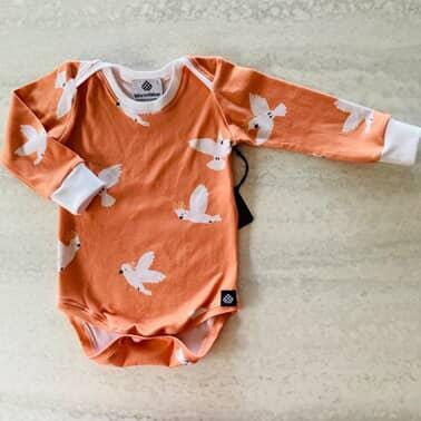 Baby Bodysuits - Worm Wear Tasmania Bodysuits Worm Wear Tasmania 1 Bodysuit Cockatoos Tan